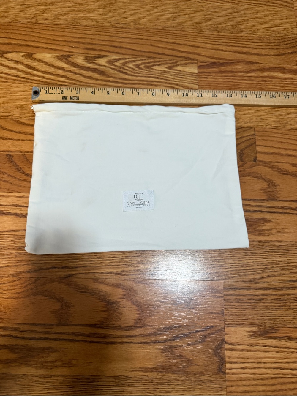 Cape Cobra White Fabric Dust Bag